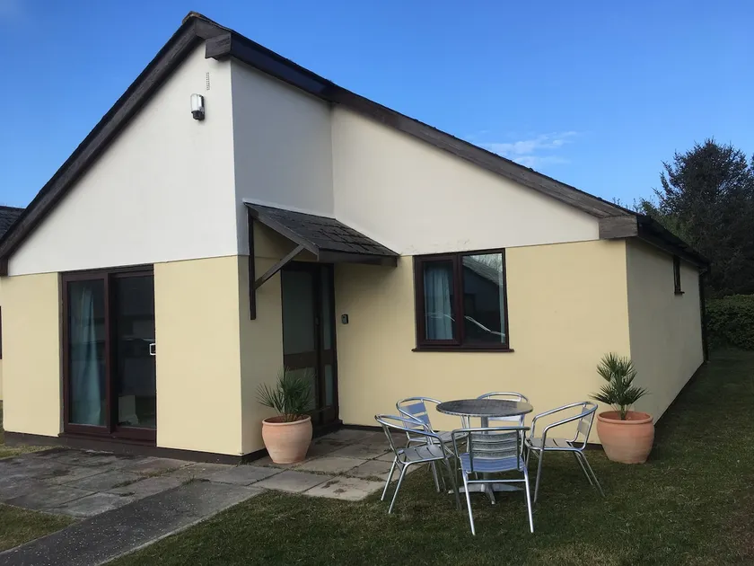 Cornish Getaway, bungalow on holiday park - Image 1