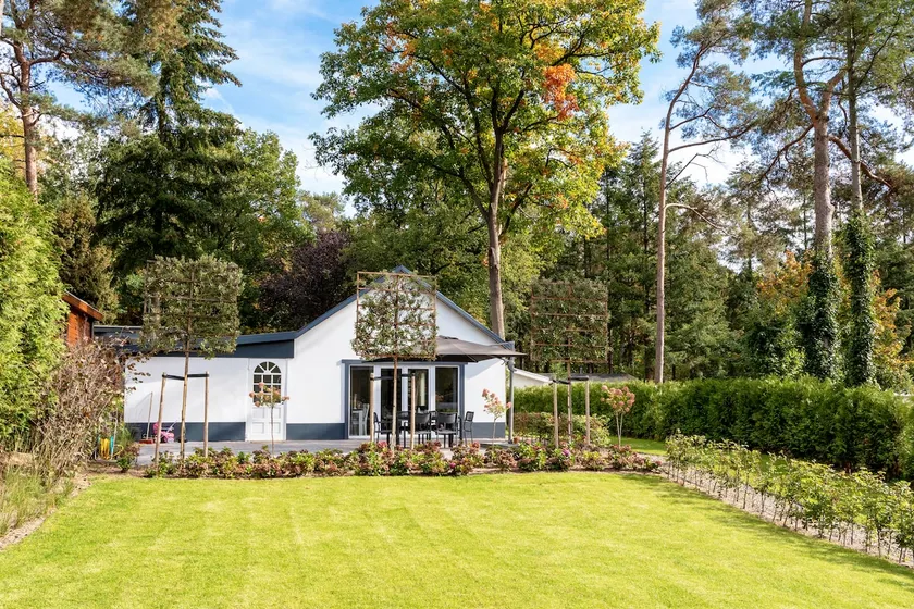 Detached holiday home in a wooded area - Image 1