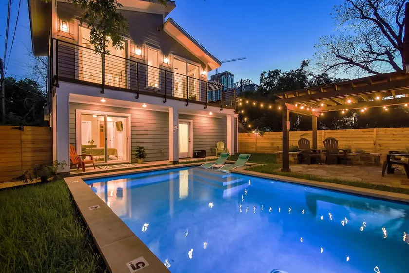 Bright + Chic Back House | Walk Downtown - Image 1