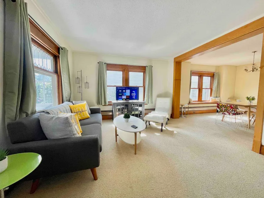Suburban Family Home for Buffalo Niagara Visitors - Image 1