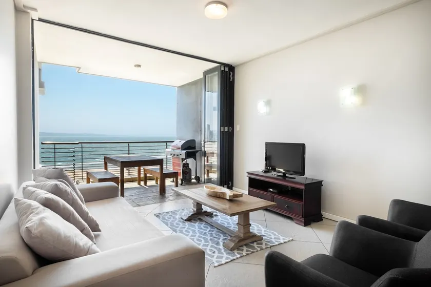Deluxe Apartment, 2 Bedrooms, Sea View, Beachfront - Image 1