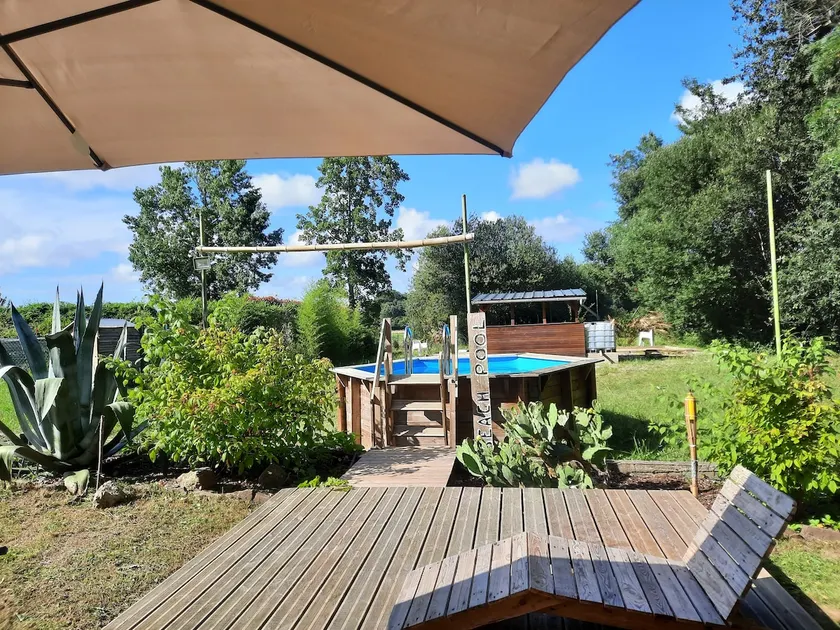 Large apartment with private pool and garden - Image 1