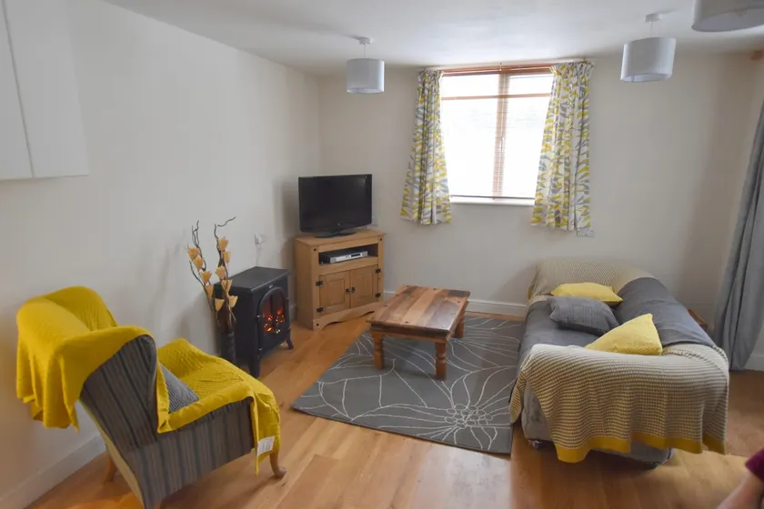Recently renovated 2 bedroom annexe with open plan living room and kitchen. - Image 1