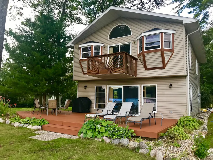 Crazy Loon Lakefront Cottage - Lake George - Image 1