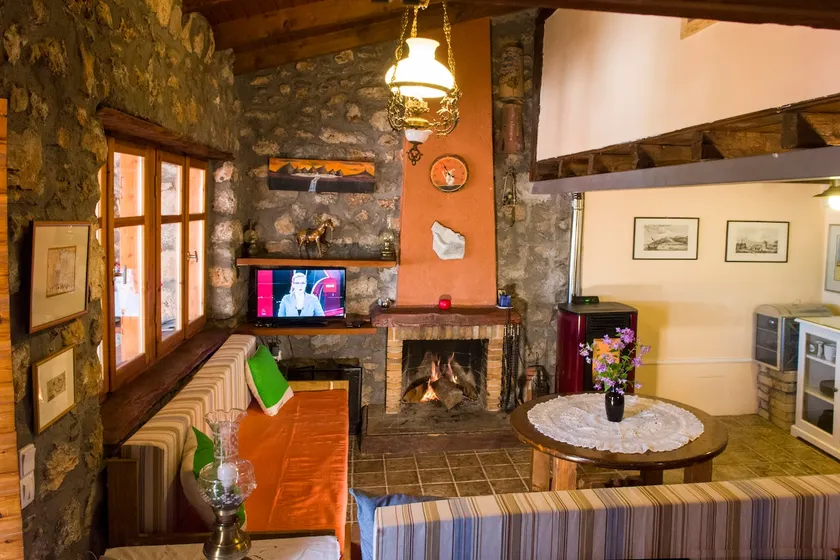 Traditional house on the rock, Kato Agoriani - Image 1