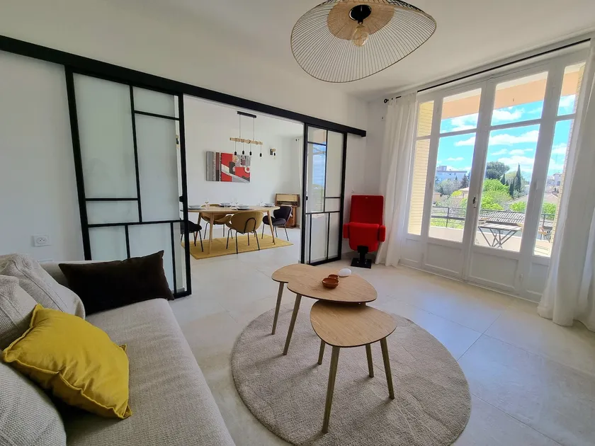 Free parking - spacious modern apartment - Image 1