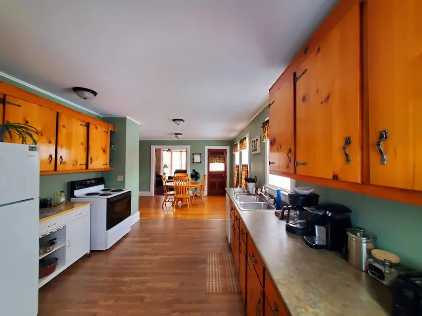 Spacious second floor apartment - Image 1