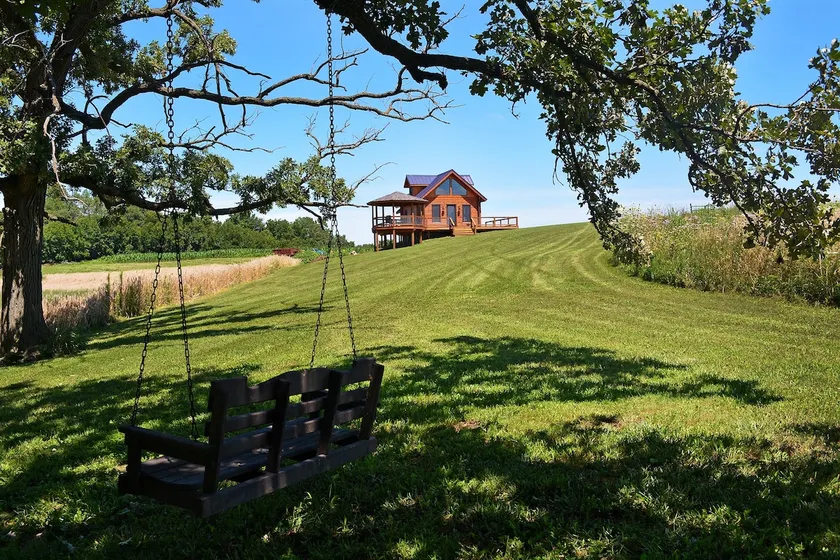 HighviewCountry Escape-log home-family farm w/view - Image 1