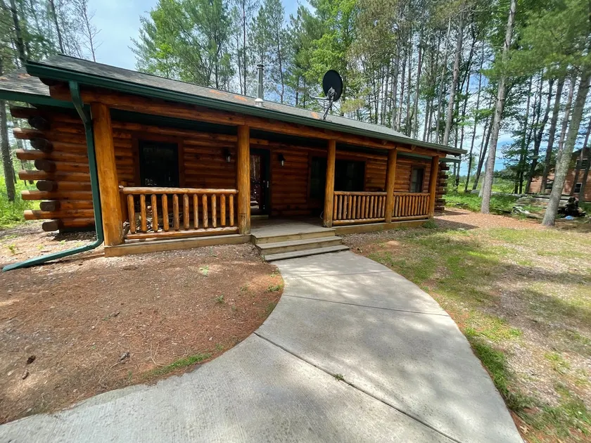 Cabin located on ATV trail & walking distance to boat launch on Lake Arbutus - Image 1