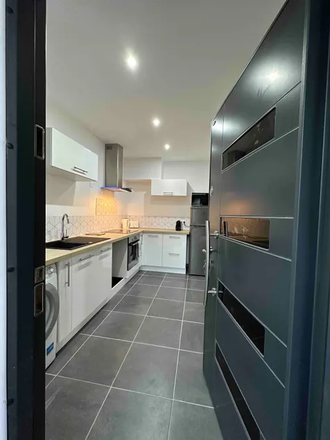 Modern apartment 50 m 2/terrace + parking - Image 1