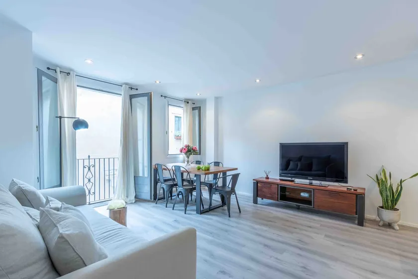 Milenial Immo | Old Town 2BR Girona - Image 1