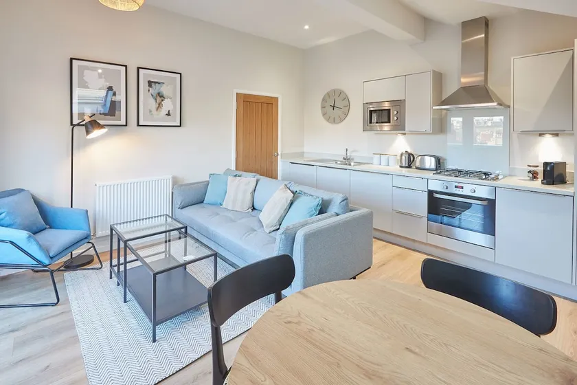 Host & Stay - Skyline Apartment - Image 1