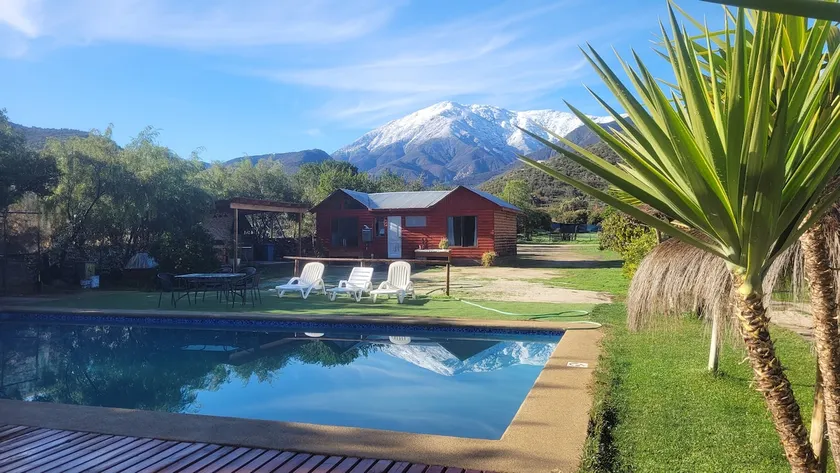 Cabin and pool in Quebrada de Alvarado, Olmue - Image 1