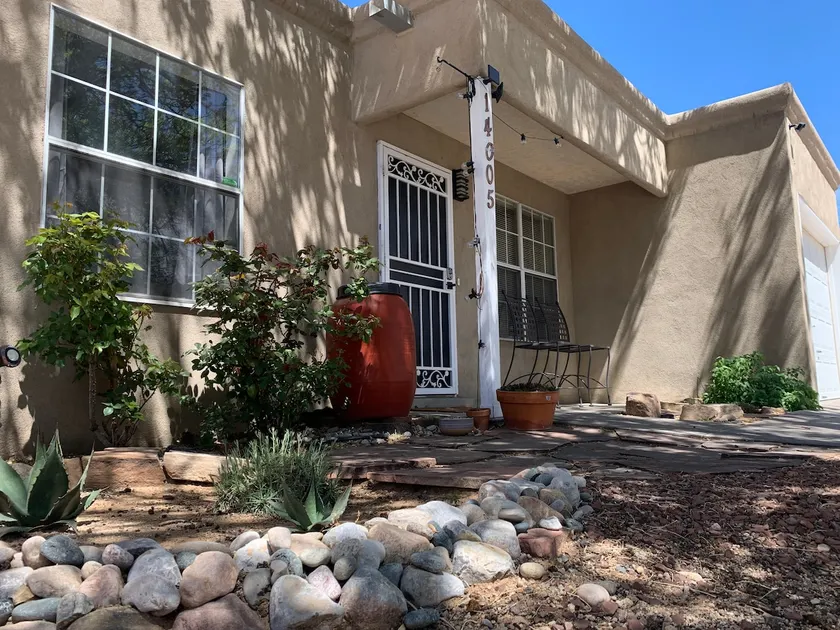 Private Townhome Near Foothills - Image 1