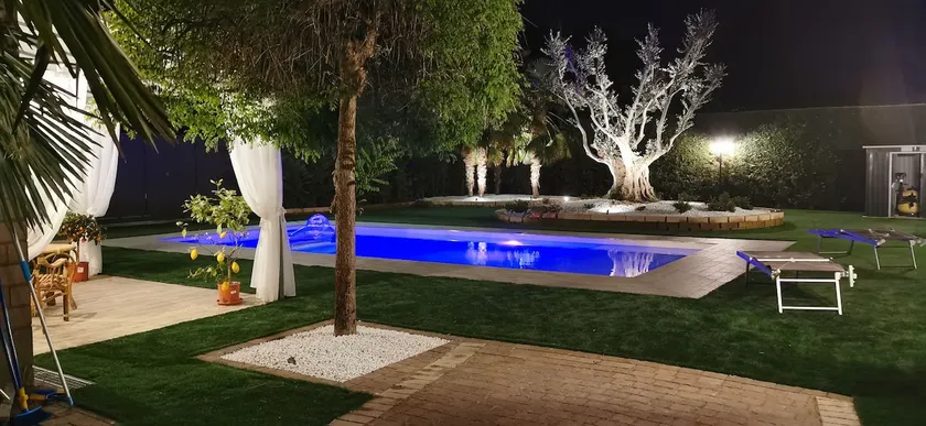 8-person villa with private pool – Pet-friendly - Image 1