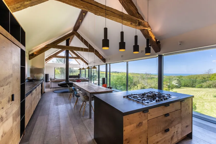 Peaceful Luxury Coastal Getaway. - Image 1