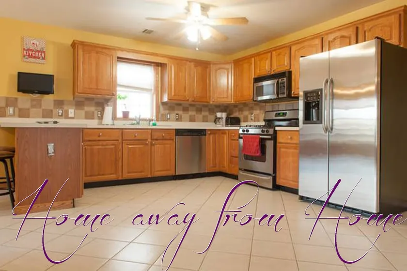 Home Away from Home - 3 Bedroom 2 Bath Apartment! - Image 1