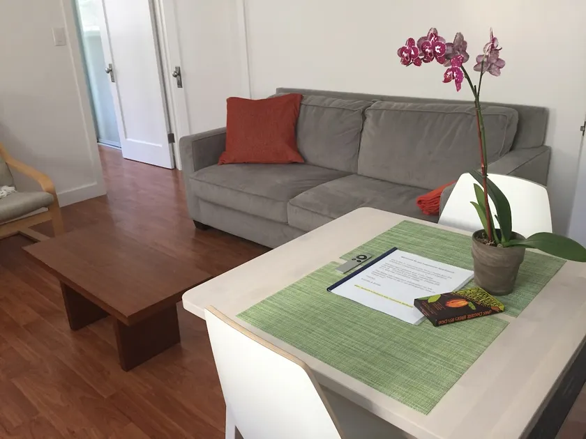 Private, Renovated Lakeshore Area Apartment - Image 1