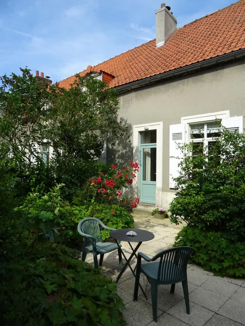 The artist’s den - Image 1