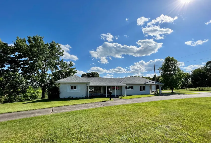 3BR Country Escape (sleeps 6), tree-lined 3 acres - Image 1