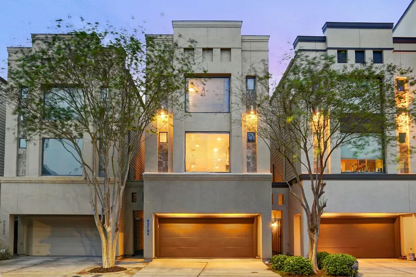 Private Pool! Long Term Availability! 3BR 3.5Bath - Image 1
