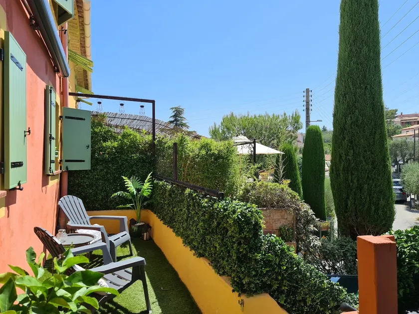 Studio with separate bedroom in quiet area of Nice - Image 1
