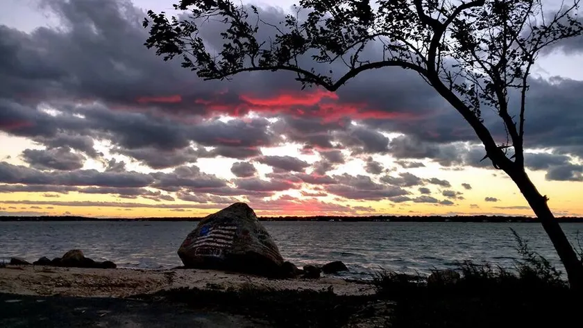 Shelter Island getaway steps from beaches - Image 1