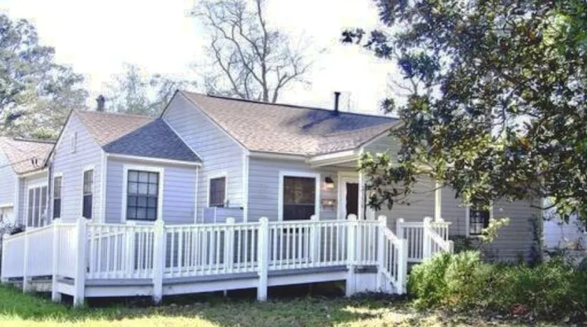 Country Living - Image 1