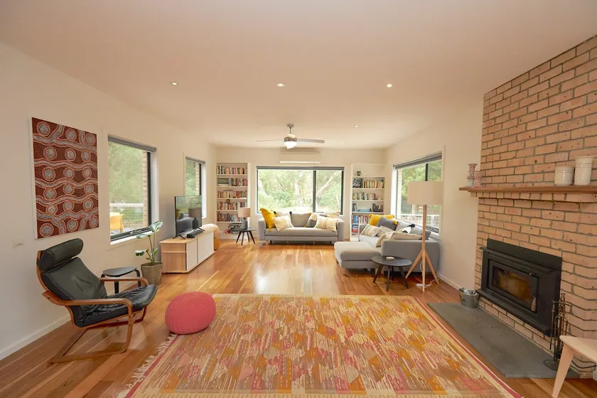 Claystone - walking distance to the beach! - Image 1