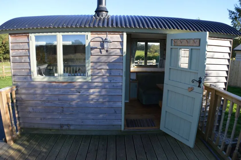Rose Shepherds Hut - Image 1
