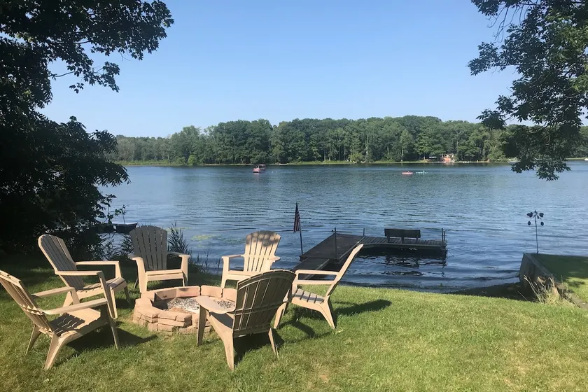 Lakefront Getaway - Relax & recharge on Song Lake! - Image 1