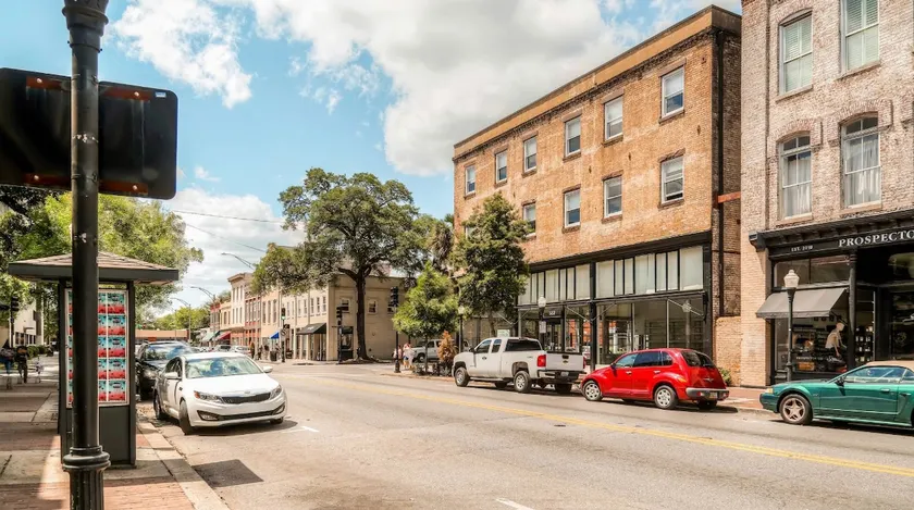 Gorgeous Downtown Condominium - Image 1