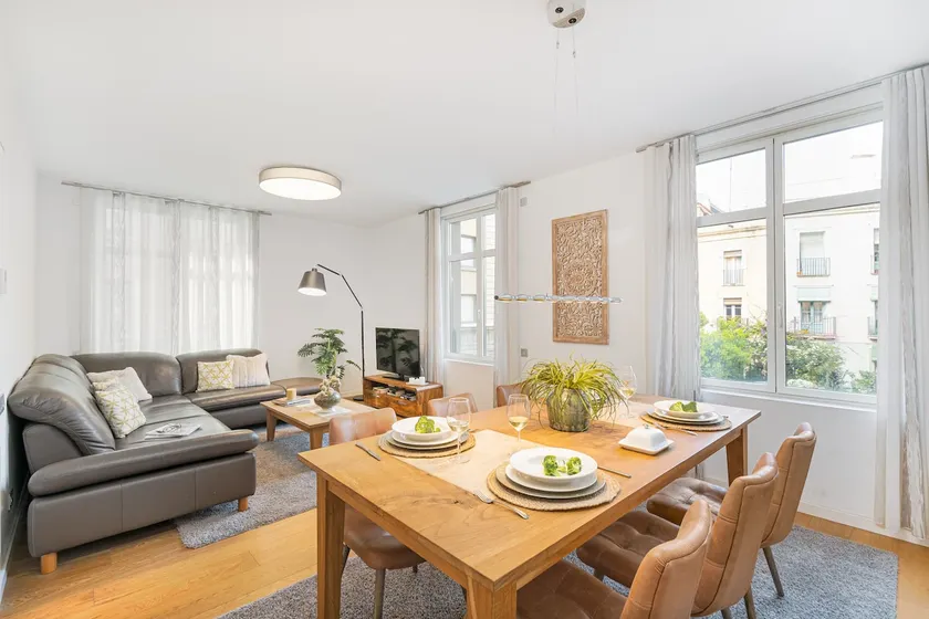 LUXURY LAYETANA - Image 1