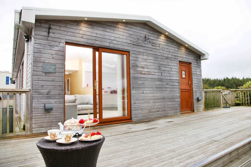 Long Acre Lodge Modern Family Lodge Sleeps 6 Devoncornwall Border - Image 1