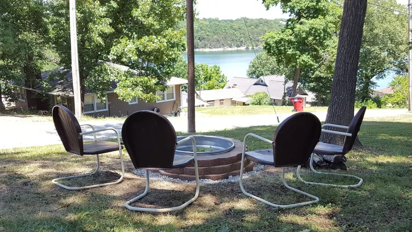 Lake view!Close to town. 2 bedroom.Newly remodeled - Image 1