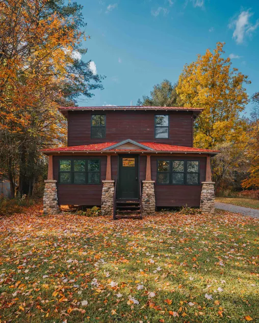 Sauna, Walk to Village, Hiking & Private Chef Available - Image 1
