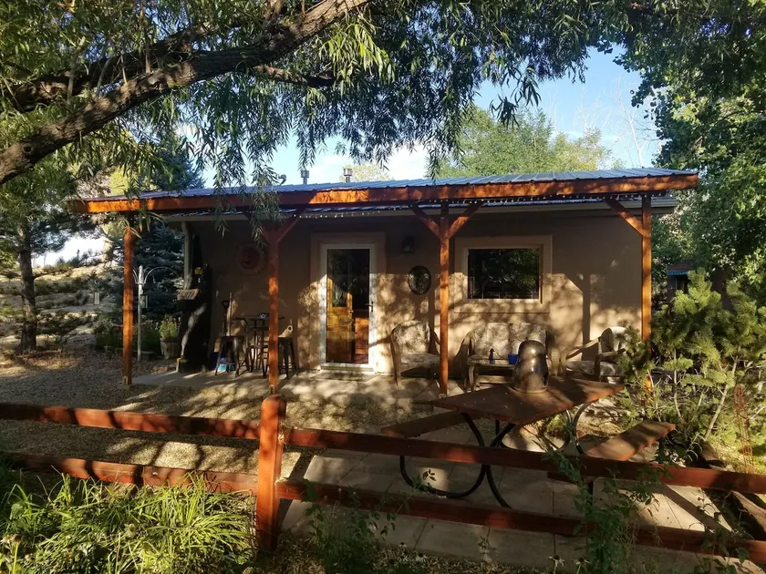 Ravensnest, Grizzly Rose Guest Cottage - Image 1