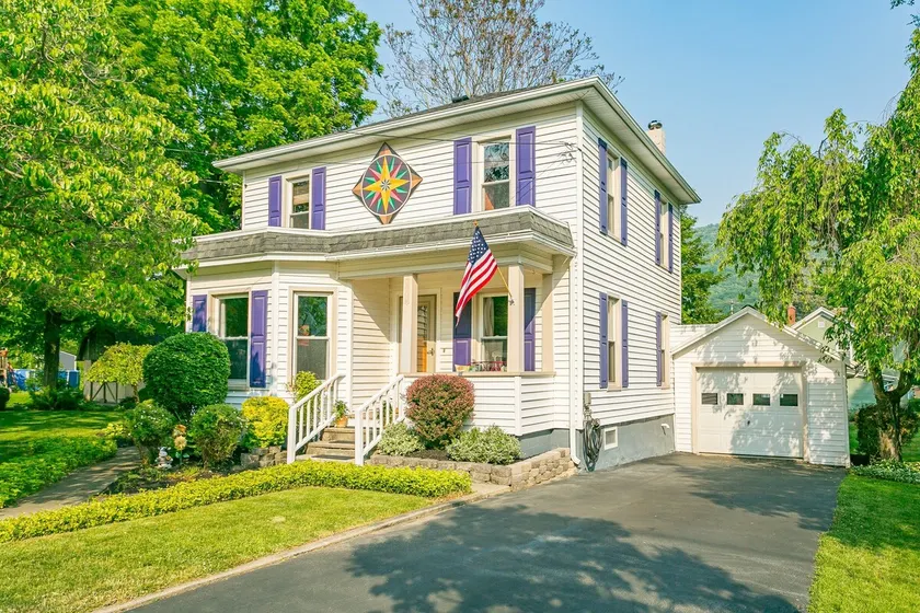 Charming Naples Village Home - Image 1