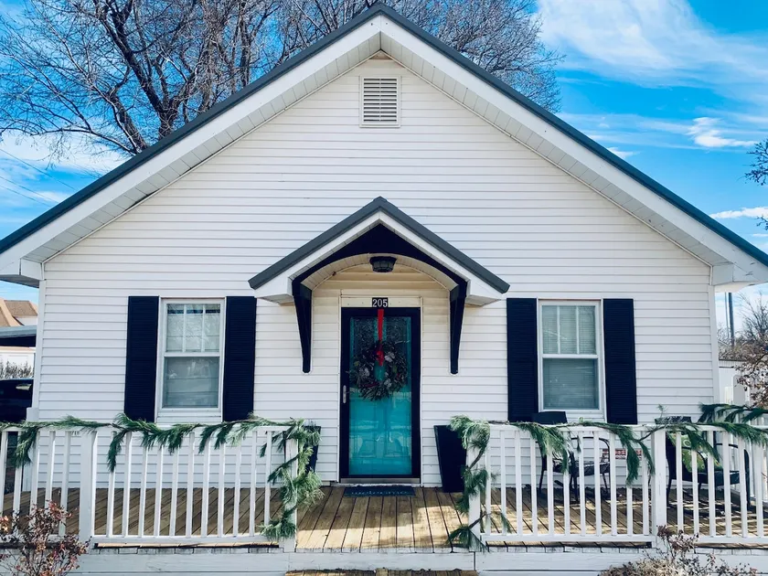 Hinton Guest House-I-40 & Route 66-No Cleaning Fee - Image 1