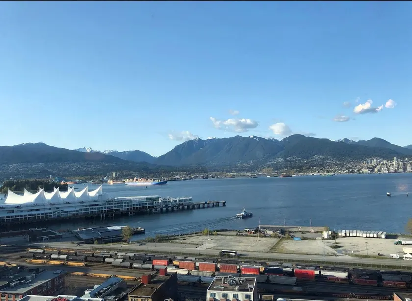 Stunning views - Gastown, 1 parking - Image 1