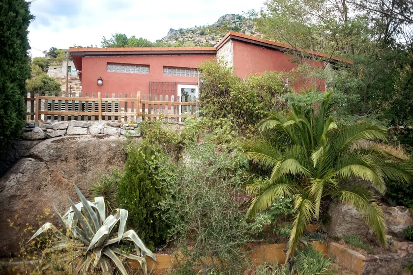 A guest house in the Sierra's natural setting - Image 1