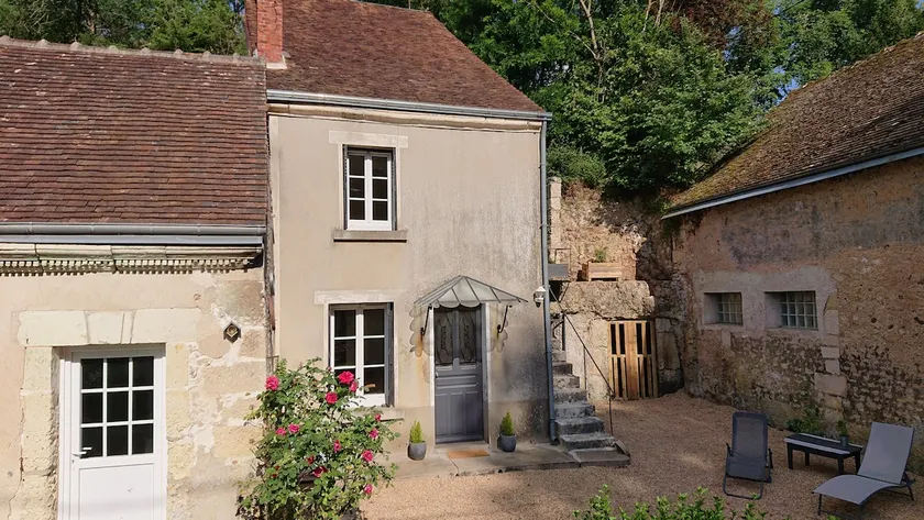 45 minutes from Paris! - Image 1