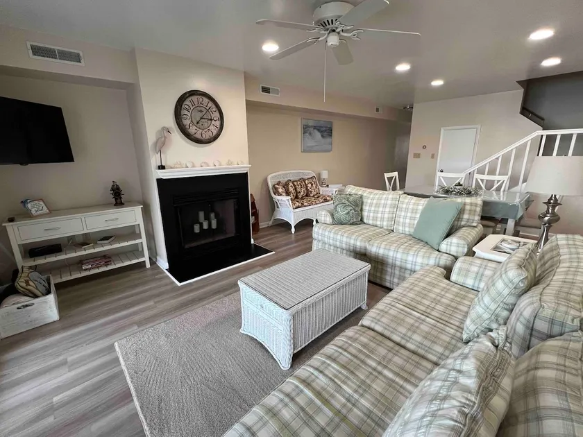 Mallard Lakes Waterfront Beach Condo in Fenwick Island with Two Pools - Image 1