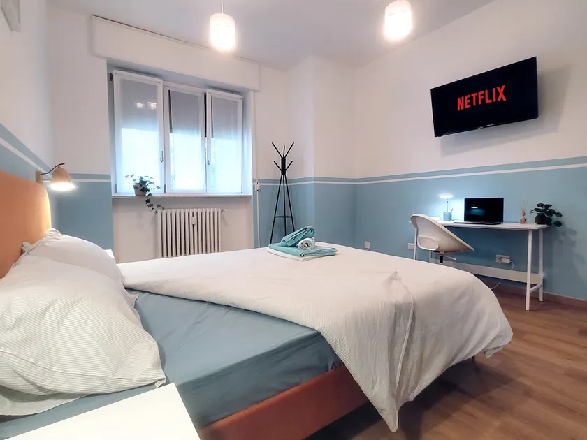 [FREE Parking] Comfortable and modern suite | A/C & WiFi - Image 1