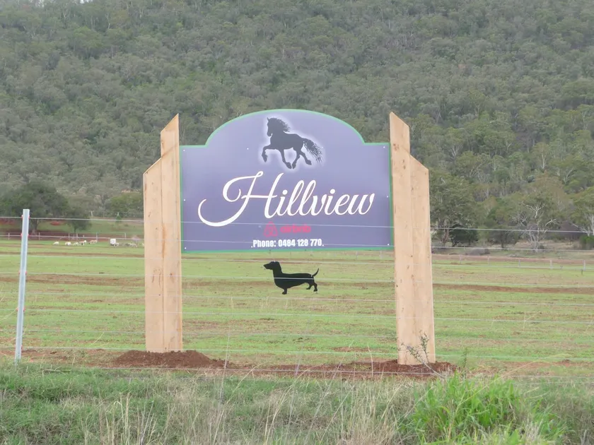 ”Hillview”, a quiet country escape with views. - Image 1