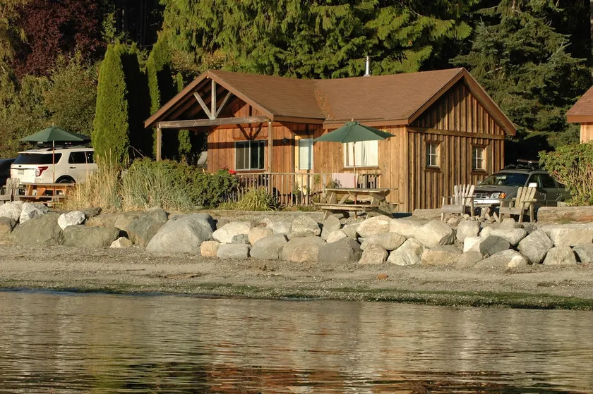 Beachfront Cabin, 2BR on absolutely stunning beach - Image 1