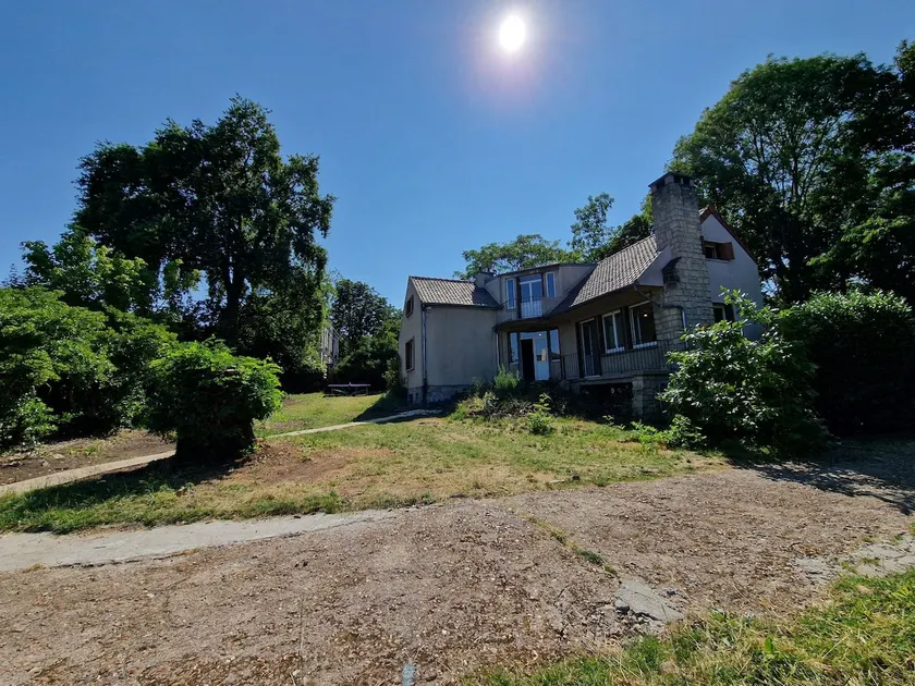Large home in Clamart - Image 1