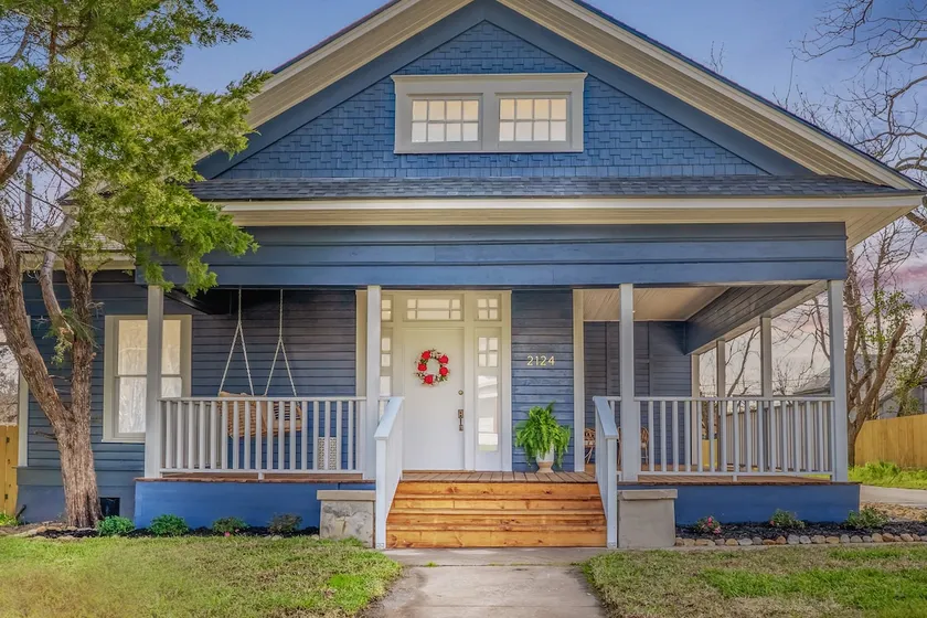 Luxurious & Classic Southern Style, Sleeps 10 - Image 1