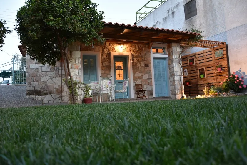 Esperides Cottage near sea with private garden - Image 1