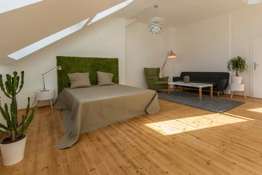 Chic 80 m² with balcony in the center + air conditioning! - Image 1
